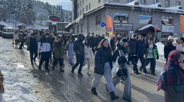 Foto - Sömestr tatili nedeniyle oteller doldu taştı Millet açsa bunlar kim?