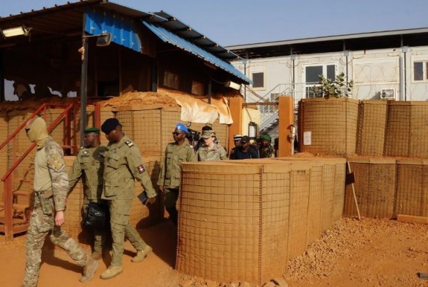 Foto - Sömürgeci Fransa bir ülkeyi daha terk ediyor! Askerler ülkeyi terk edecek