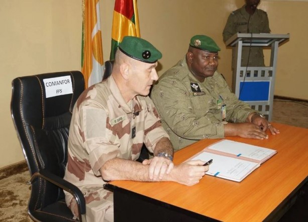 Foto - Sömürgeci Fransa bir ülkeyi daha terk ediyor! Askerler ülkeyi terk edecek