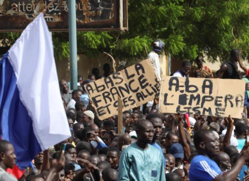 Foto - Sömürgeci Fransa bir ülkeyi daha terk ediyor! Askerler ülkeyi terk edecek