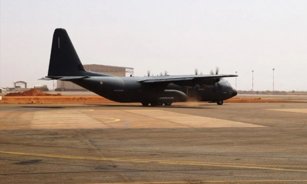 Sömürgeci Fransa bir ülkeyi daha terk ediyor! Askerler ülkeyi terk edecek