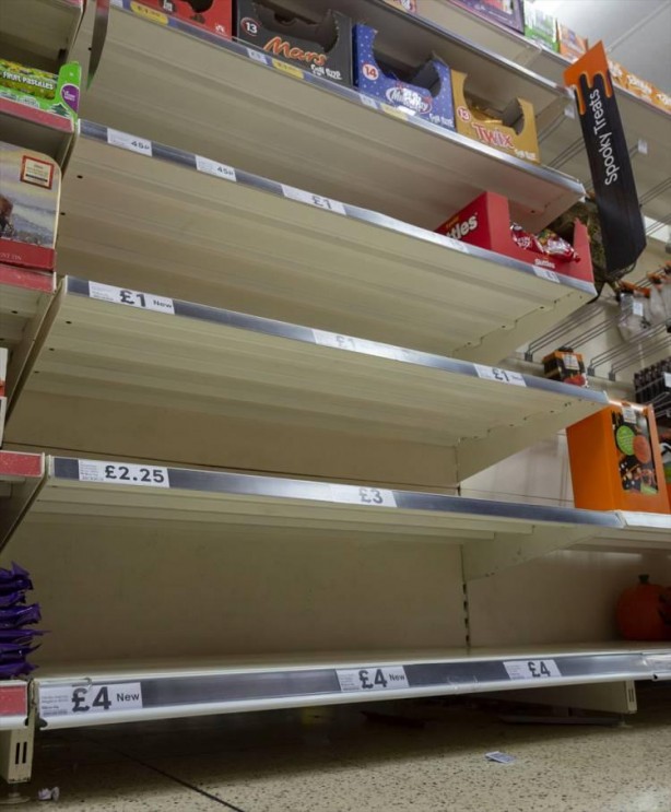 Foto - Sömürgeci krallıkta raflar boşaldı