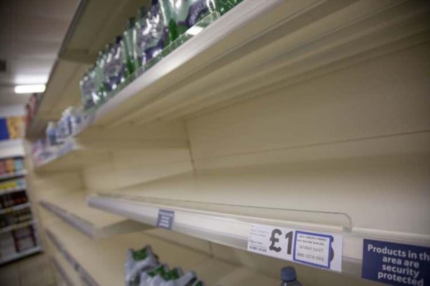 Foto - Sömürgeci krallıkta raflar boşaldı