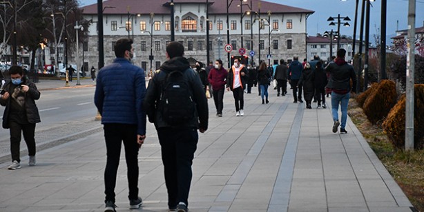 Son 91 yılın sıcaklık rekoru kırıldı! O ilimizde vatandaşlar sokaklara akın etti