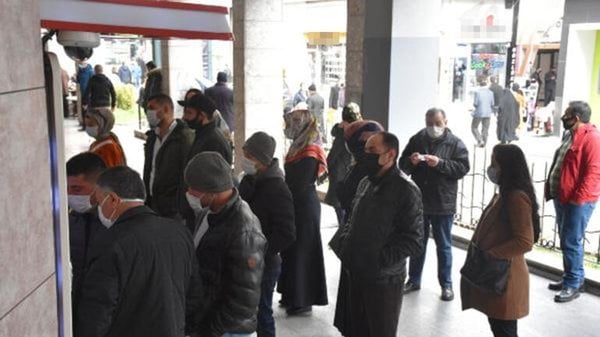 Foto - Son 91 yılın sıcaklık rekoru kırıldı! O ilimizde vatandaşlar sokaklara akın etti