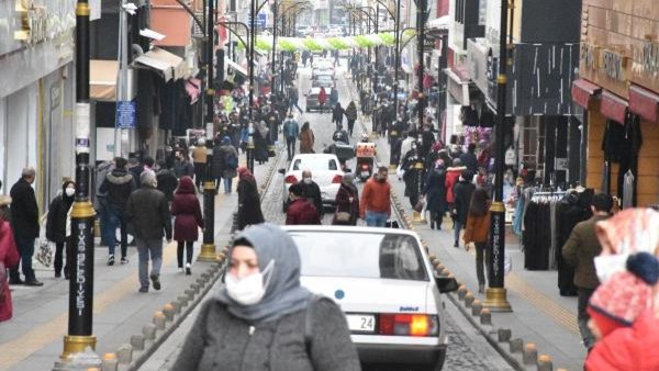Foto - Son 91 yılın sıcaklık rekoru kırıldı! O ilimizde vatandaşlar sokaklara akın etti