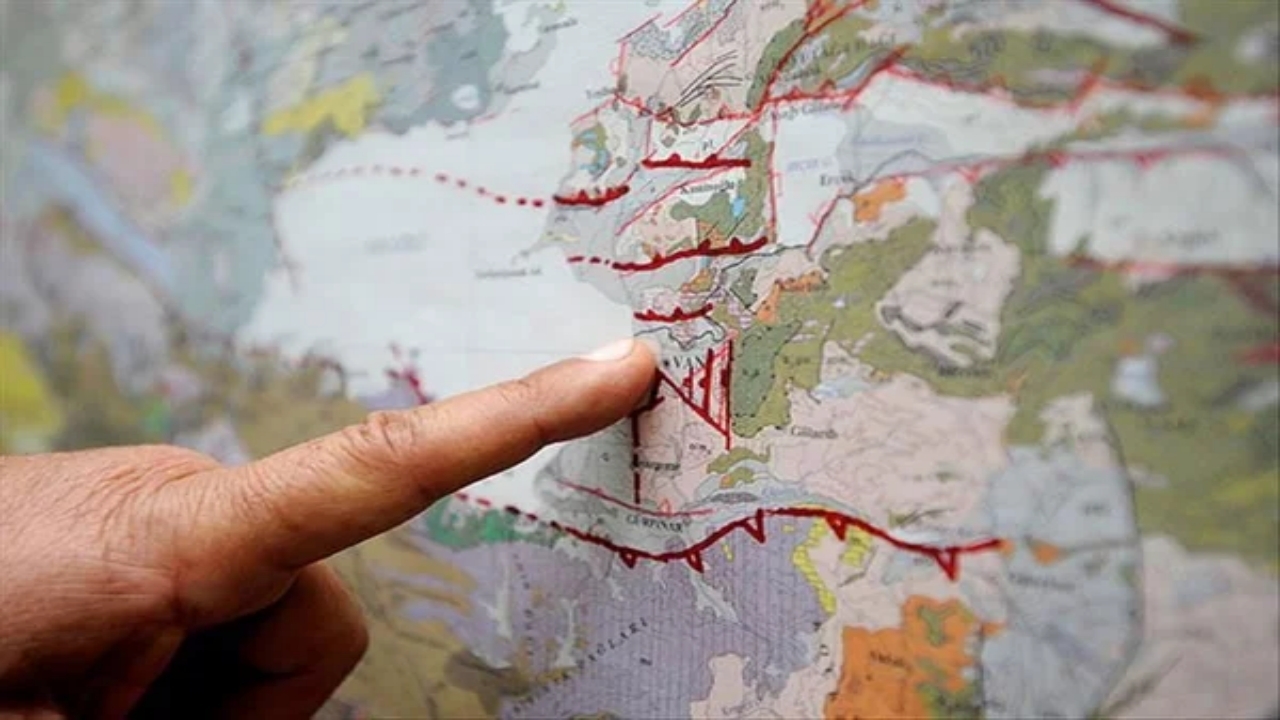 Foto - Son açıklamaları olay oldu! 6.2’lik İstanbul depremini tarihi ve şiddetiyle bilen Şener Üşümezsoy, şimdi de o ili uyardı