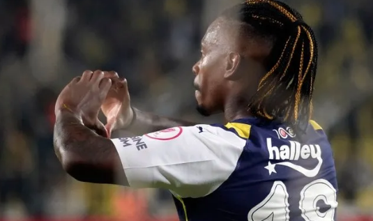 Son dakika Fenerbahçe haberi: Erol Bulut Fenerbahçe'nin yıldızını alıyor! Transferde apar topar final kararı: Gönderdi mesajı...