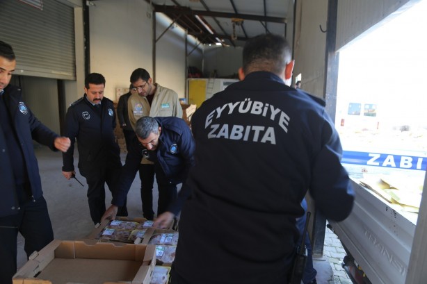 Son kullanma tarihi geçmiş tavukları millete yedireceklerdi!