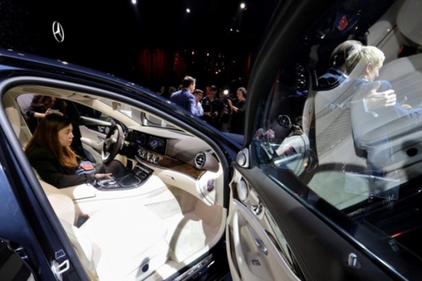 Foto - Son model otomobiller görücüye çıktı