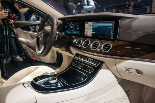 Foto - Son model otomobiller görücüye çıktı