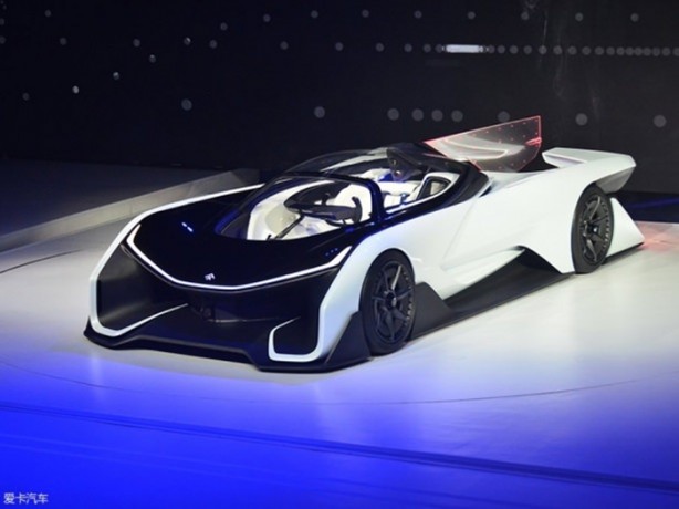 Foto - Son model otomobiller görücüye çıktı