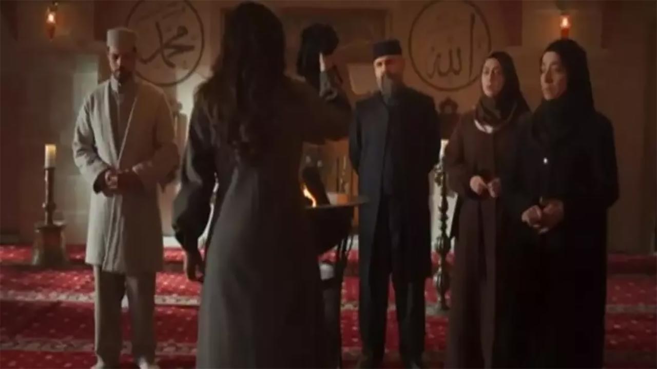 Son yaptıkları mide bulandırmıştı, yayından kaldırıldı! Kızıl Goncalar dizisi yapımcısından açıklama geldi