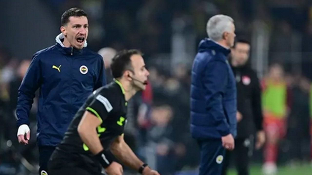 Foto - Son yaptıklarından rahatsız mı? Komutan değil soytarı resmen soytarı! Ayıp yahu ayıp…