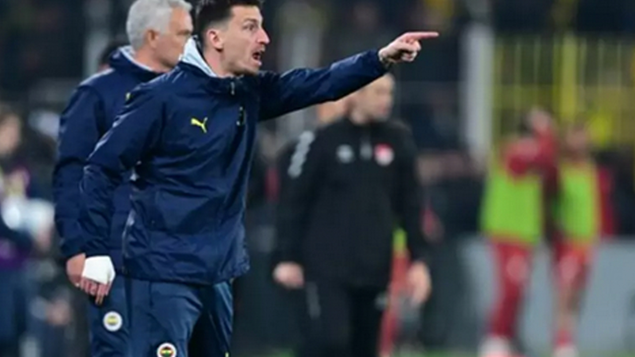 Foto - Son yaptıklarından rahatsız mı? Komutan değil soytarı resmen soytarı! Ayıp yahu ayıp…