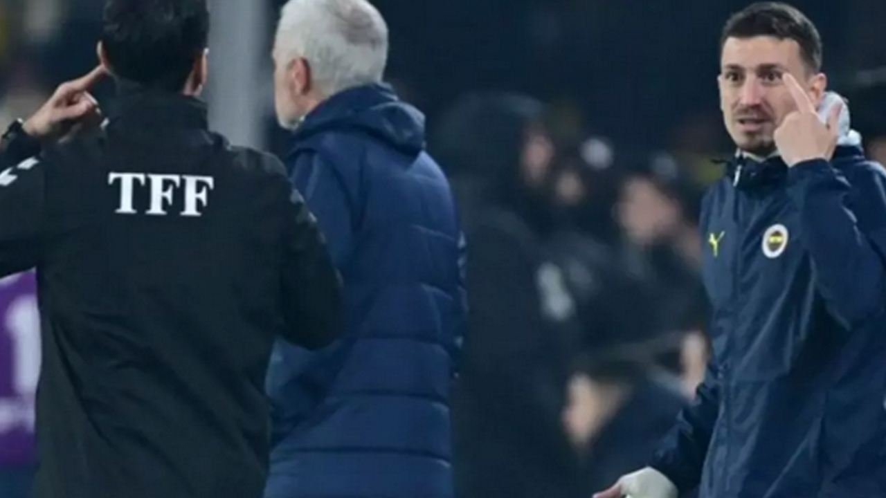 Foto - Son yaptıklarından rahatsız mı? Komutan değil soytarı resmen soytarı! Ayıp yahu ayıp…