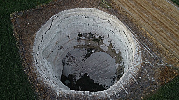 Foto - Son yıllarda sayısı orada artıyor, dev obruklar ortada kaldı: Çapı ve derinliği küçülüyor! Bölgede hareketli günler