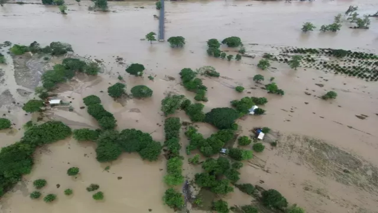 Foto - Son yılların en büyük seli vurdu! Çok sayıda ölü var