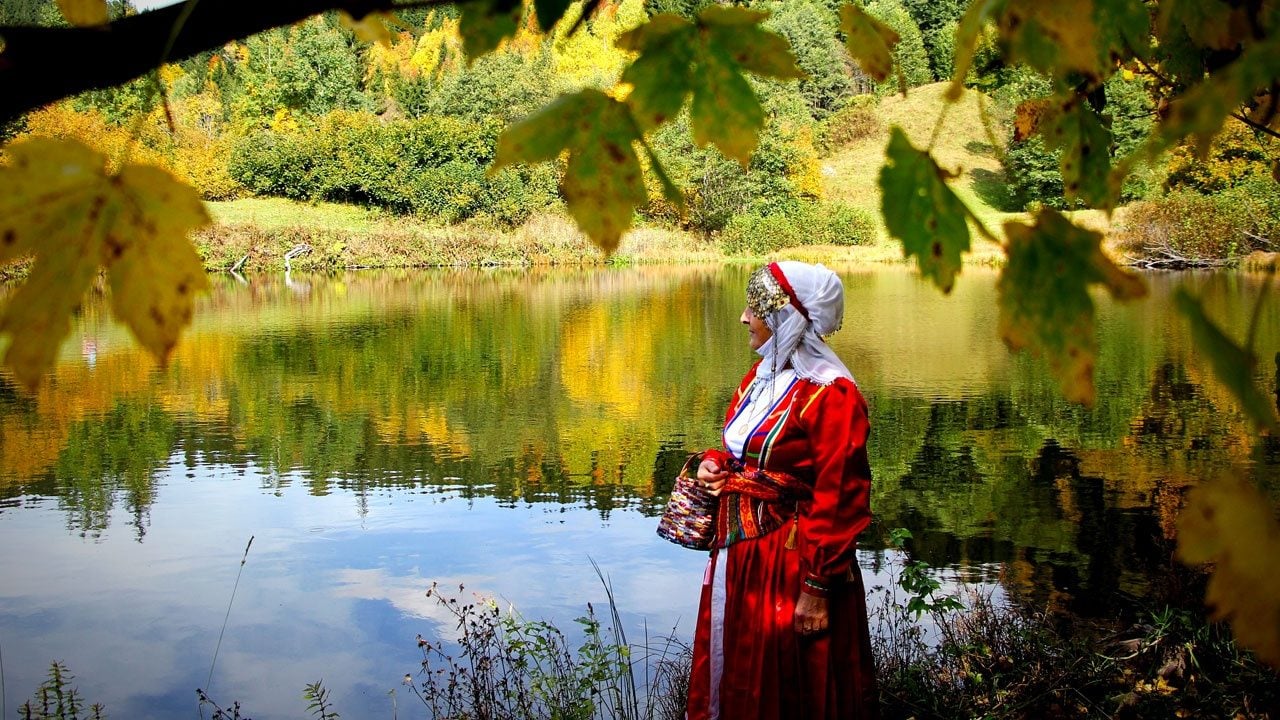 Foto - Sonbaharın bütün renkleri göle yansıdı! Şavşat’ta görsel şölen 
