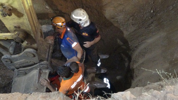 Foto - Sondaj kuyusuna düşen çocuk saatler sonra kurtarıldı