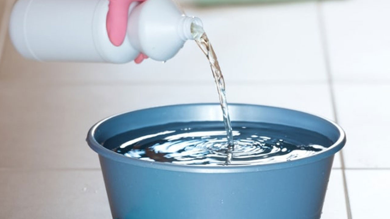 Foto - Sonunda bu saçmalık da başladı! Sosyal medyada çamaşır suyu içme akımı