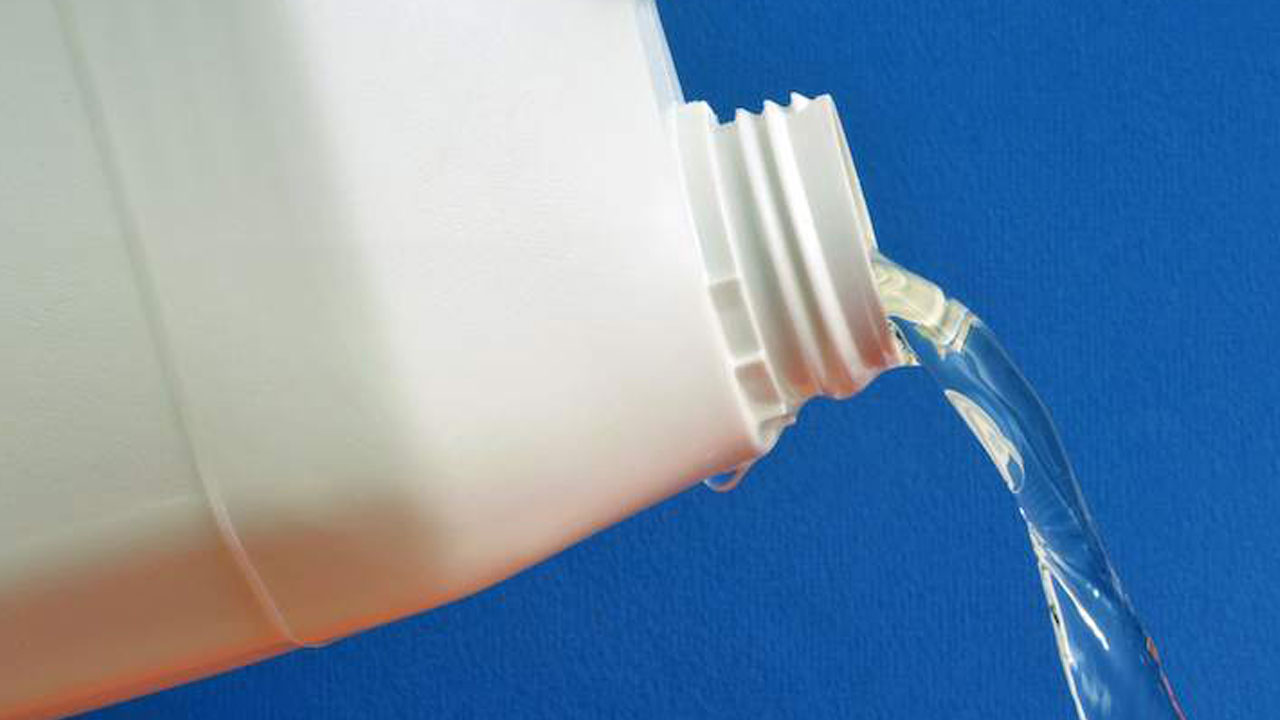 Foto - Sonunda bu saçmalık da başladı! Sosyal medyada çamaşır suyu içme akımı