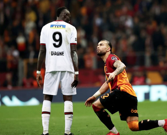 Foto - Sonunda bunu da yaptılar... Mbaye Diagne gerçeği ortaya çıktı!