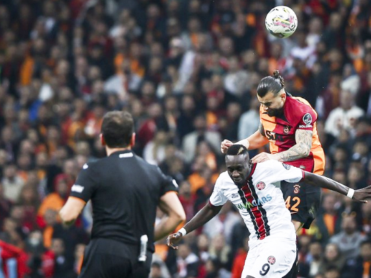 Foto - Sonunda bunu da yaptılar... Mbaye Diagne gerçeği ortaya çıktı!