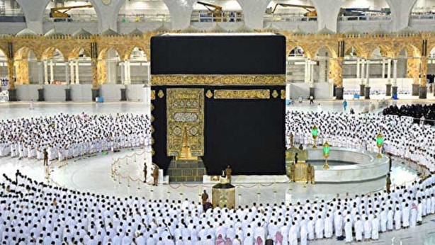 Foto - Sosyal medya bununla çalkalanıyor! Kabe'ye iğrenç saldırı! Bakın nasıl bir alçaklığa imza attılar 