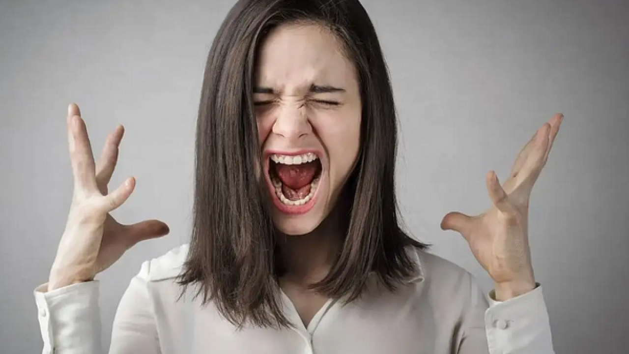 Foto - Sosyal medya insanları öfkelendiriyor mu? Buna dikkat edin: Bu yanlışa düşenlerin başı yanıyor