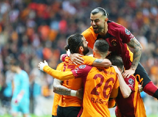 Foto - Sosyal medya sallandı... Beşiktaş'ın eski yıldızı Aslan oluyor!