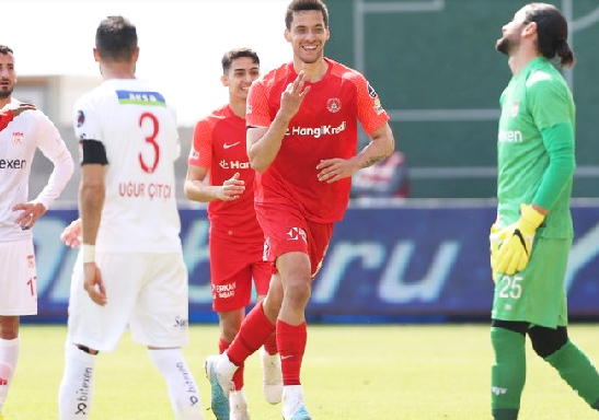 Foto - Sosyal medya sallandı... Beşiktaş'ın eski yıldızı Aslan oluyor!