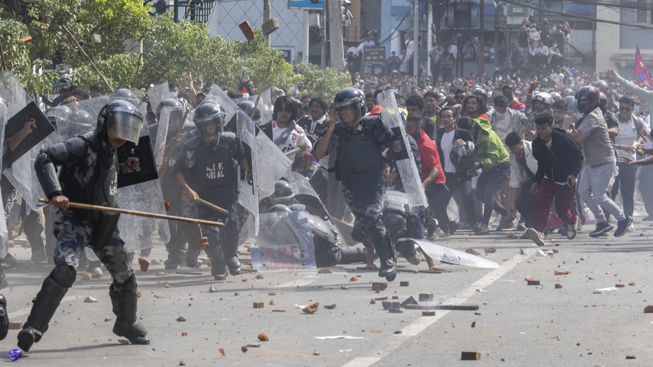 Foto - Sosyal medya yasaklanınca sokağa indiler! 13 ölü