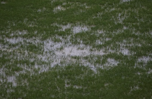 Foto - Sosyal medyada gündem oldu! Rizespor-Fenerbahçe maçında zemin isyan ettirdi! Maç değil sanki yüzme yarışması! 