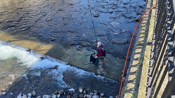 Foto - Sosyal medyada gündem oldu! Yok böyle olta balıkçısı