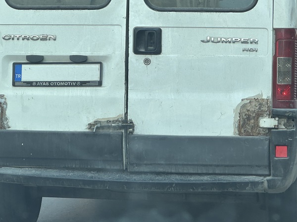 Foto - Sosyal medyada viral oldu! Arızalı kapıya türk işi çare