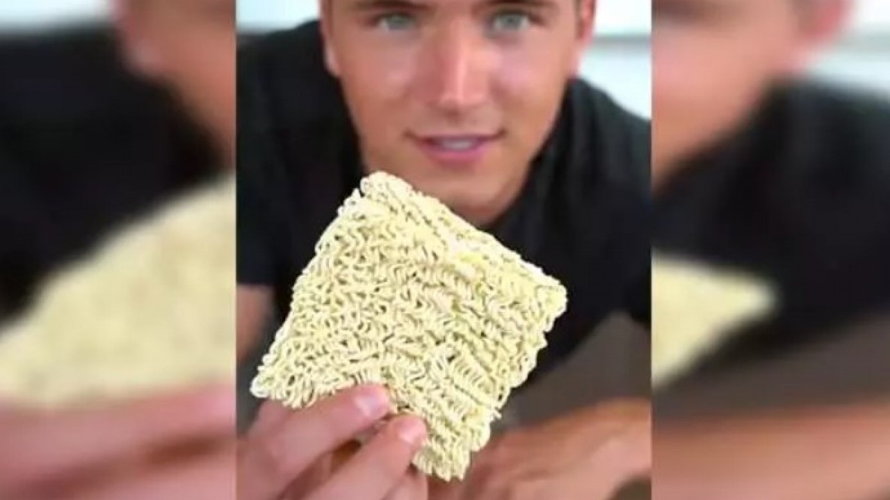 Foto - Sosyal medyaya bir kurban daha: Erişte yedikten yarım saat sonra öldü!