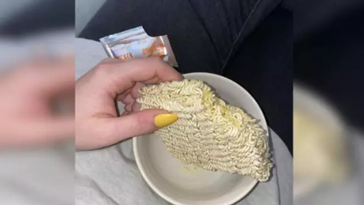 Foto - Sosyal medyaya bir kurban daha: Erişte yedikten yarım saat sonra öldü!