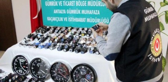 Foto - Sosyete Panikte! 1 milyon euroluk kaçak kol saati… Kuyumcu ve saat mağazalarında denetim