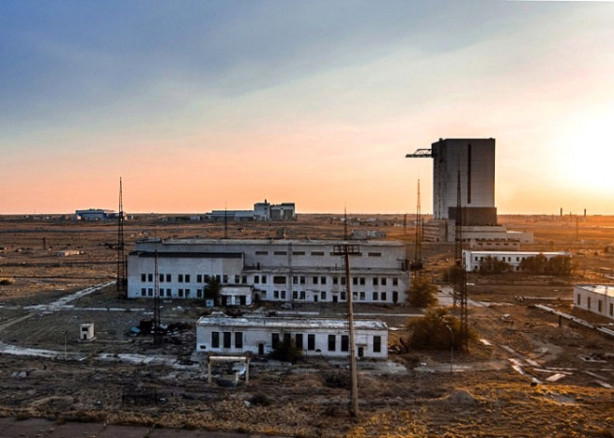 Foto - Sovyetler Birliği'nden kalma uzay aracı çürümeye terk edildi
