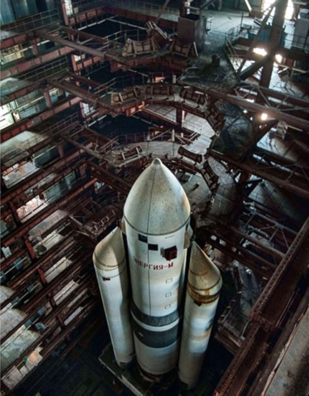 Foto - Sovyetler Birliği'nden kalma uzay aracı çürümeye terk edildi