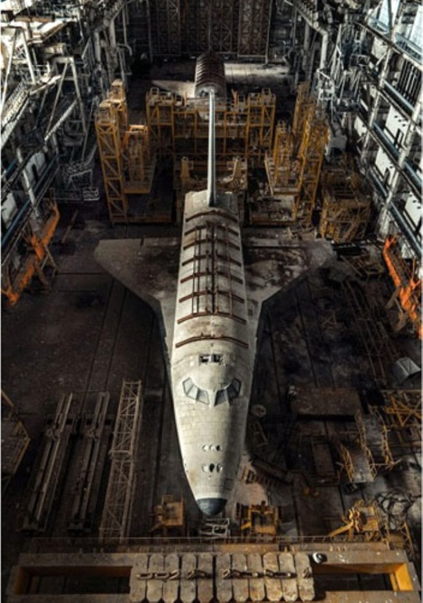 Foto - Sovyetler Birliği'nden kalma uzay aracı çürümeye terk edildi