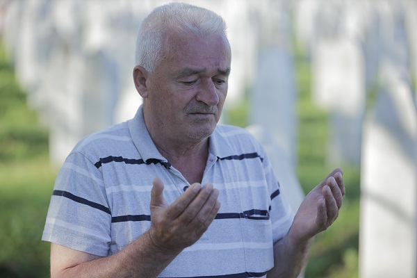 Foto - Soykırımın 28.yılında dualar okundu