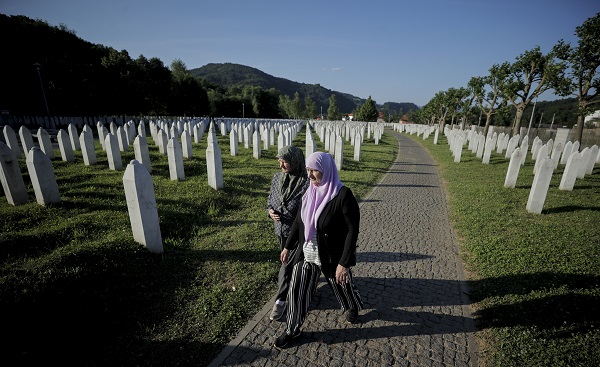 Foto - Soykırımın 28.yılında dualar okundu