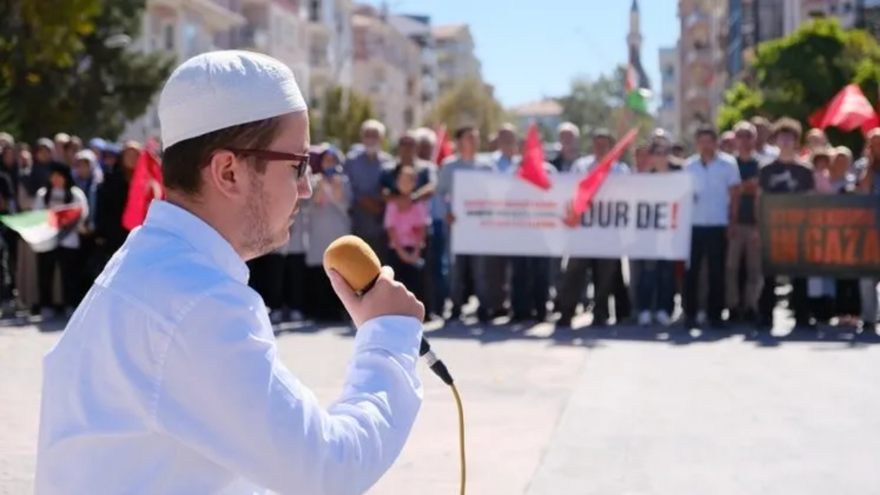 Foto - Soykırımın yıldönümünde tüm Türkiye'de Filistin’e destek mitingi! On binler sokaklar döküldü, Siyonizme lanet Gazze’ye destek… 