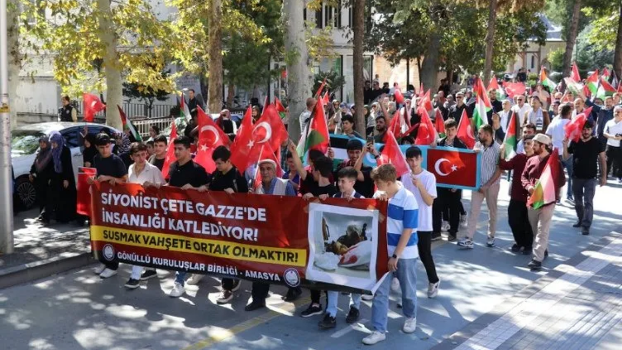 Foto - Soykırımın yıldönümünde tüm Türkiye'de Filistin’e destek mitingi! On binler sokaklar döküldü, Siyonizme lanet Gazze’ye destek… 