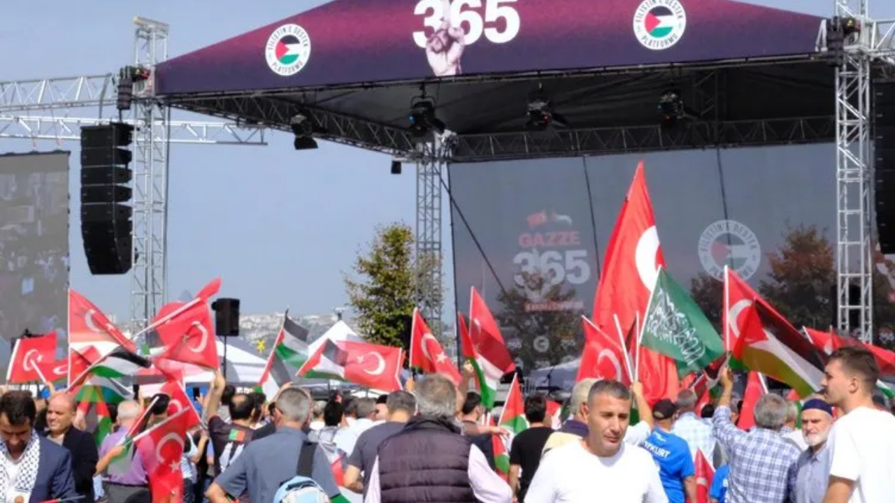 Foto - Soykırımın yıldönümünde tüm Türkiye'de Filistin’e destek mitingi! On binler sokaklar döküldü, Siyonizme lanet Gazze’ye destek… 