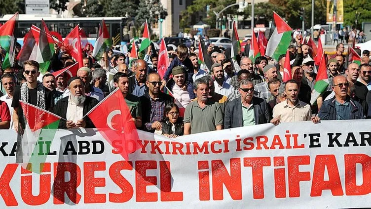 Foto - Soykırımın yıldönümünde tüm Türkiye'de Filistin’e destek mitingi! On binler sokaklar döküldü, Siyonizme lanet Gazze’ye destek… 