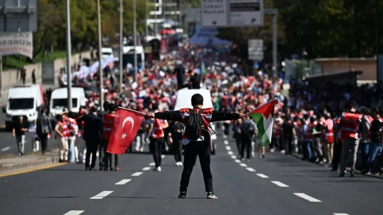 Soykırımın yıldönümünde tüm Türkiye'de Filistin’e destek mitingi! On binler sokaklar döküldü, Siyonizme lanet Gazze’ye destek… 