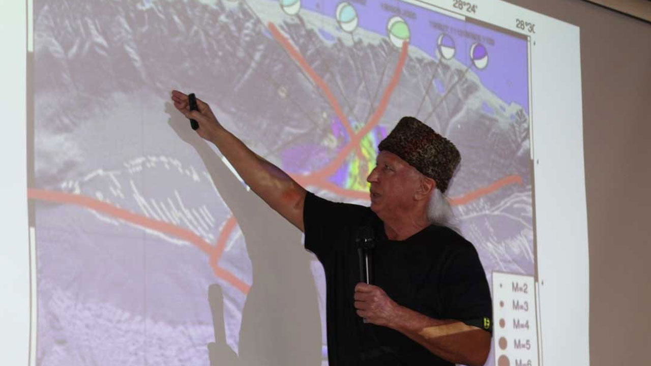 Foto - Söyledikleri bir bir çıkan Prof. Dr. Şener Üşümezsoy son deprem tahminini değiştirdi: Fay tamamen kırıldı